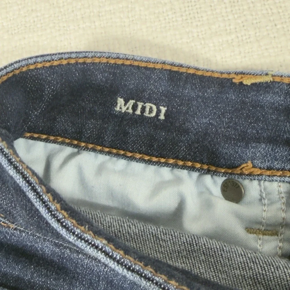 American‎ Eagle Next Level Stretch Midi Distressed Blue Jean Shorts Size 2 Dark